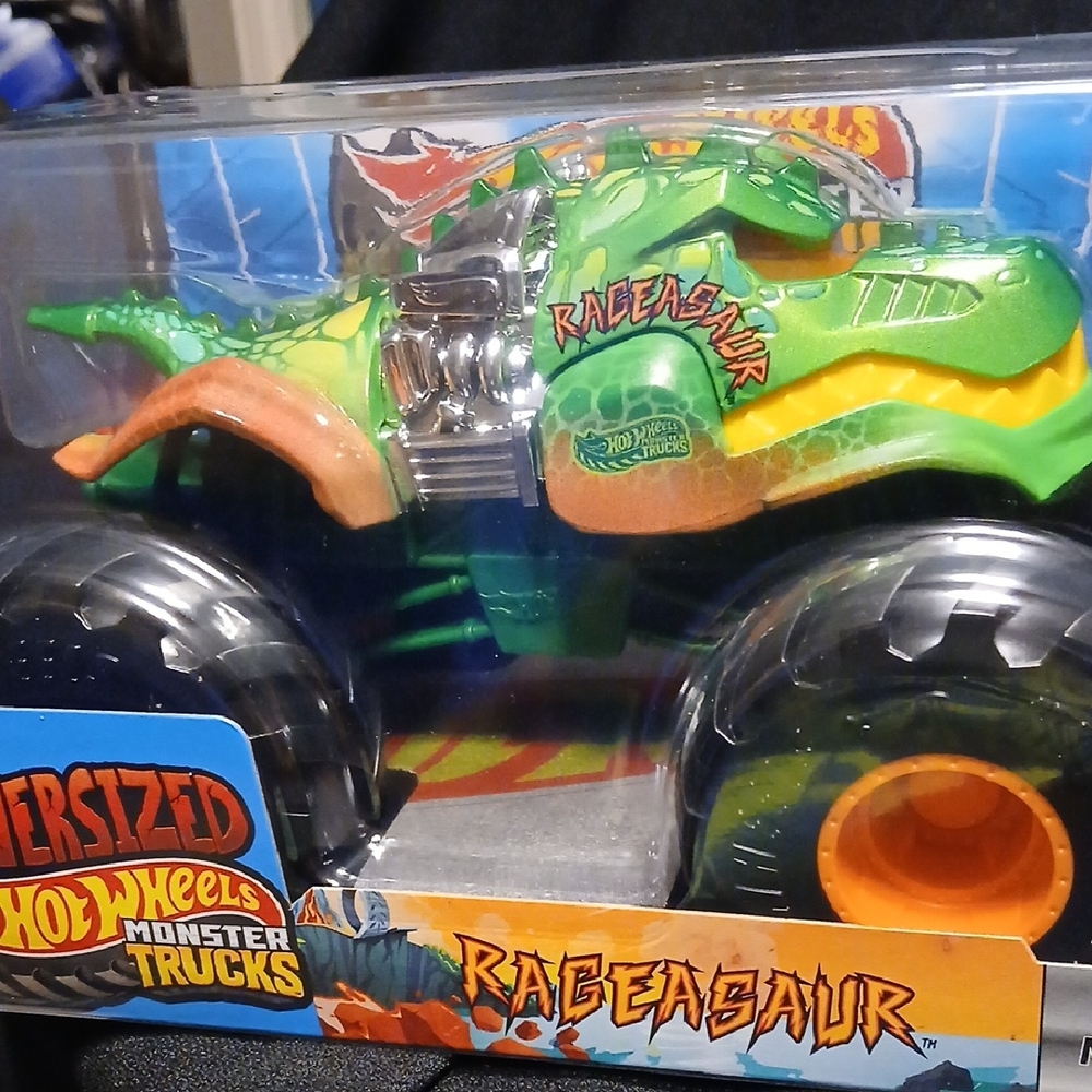 Rageasaur Oversized Hot Wheels Monster Truck - Green and Orange